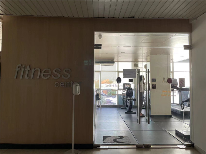 学校健身房1.jpg